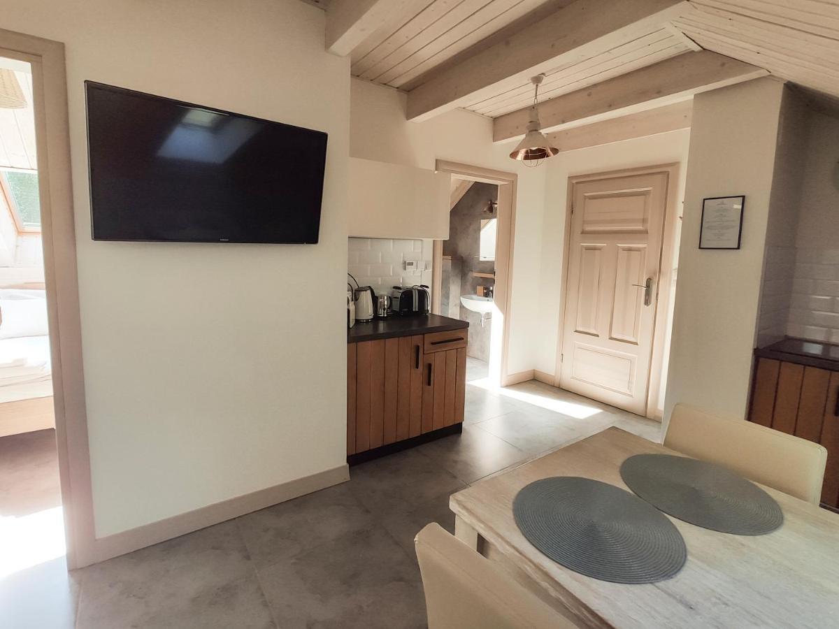 Mazursko - Komfortowe Apartamenty Nad Jeziorem, Sauna, Kominki Na Parterze เครโตวิเนย์ ภายนอก รูปภาพ